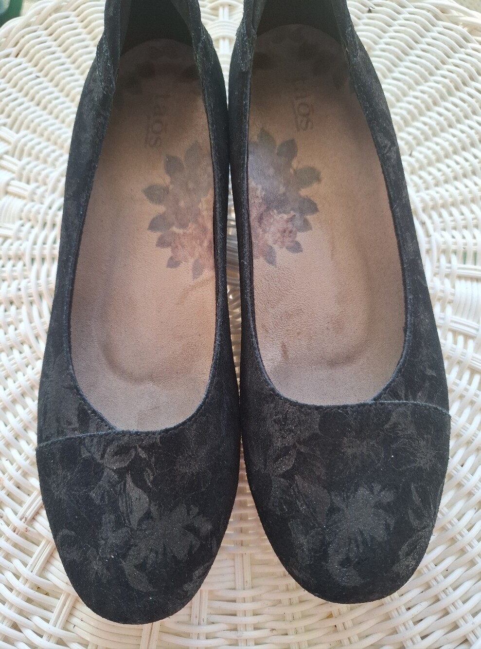 Taos Debut Low Heel Pumps Black Suede Floral Size 9